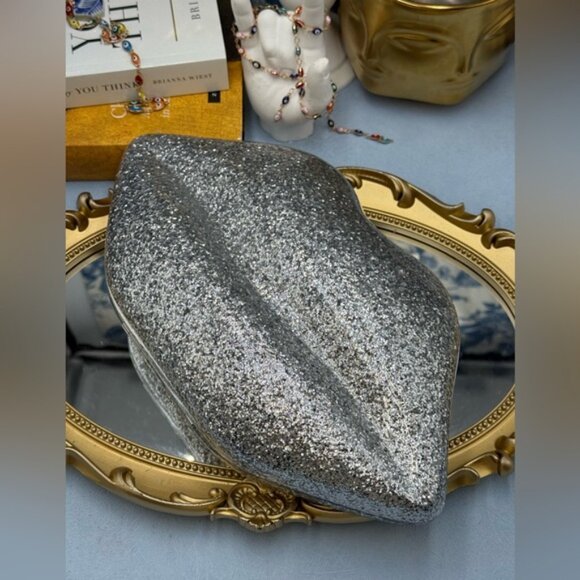 🆕 LULU GUINNESS 🧿 NWOT Silver Glitter Iconic Lips Perspex Clutch on a Chain - Picture 13 of 16